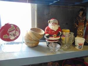 lot 3271 image: Shelf with wooden bowls, Santa cookie jar and more
