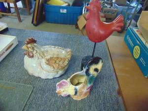 lot 3281 image: Glass chicken decor
