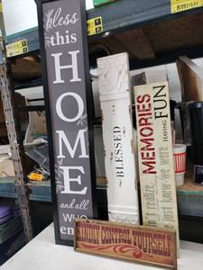 lot 24843 image: Set of 4 Wall Decor Signs