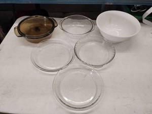 lot 24857 image: Set of Kitchen Baking and Glassware
