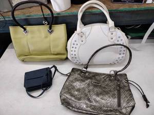 lot 24860 image: Set of 4 PursesHandbags