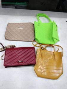 lot 24932 image: Set of 4 PursesBags
