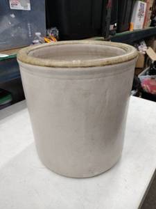lot 24940 image: Antique Pittsburg Pottery Co Stoneware Crock #4 Four Gallon Display