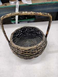 lot 24941 image: vintage woven wicker basket