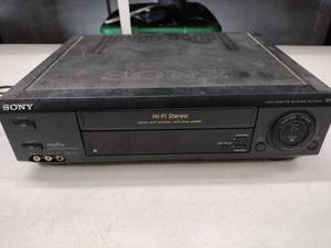 lot 24945 image: Sony SLV-675HF or SLV-688HF 4-head Hi-Fi VCR