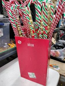 lot 24962 image: Christmas House Box of Holiday Decor