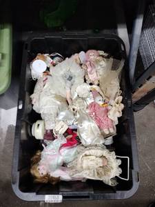lot 24980 image: Lot of Miscellaneous Collectible Dolls