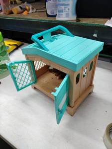 lot 24984 image: Little Live Pets Mama Surprise hutch - 2 Babies only