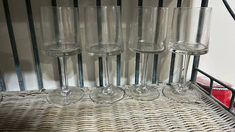 lot 40438 image: Set of 4 Clear Glass Stemmed Wine Glasses