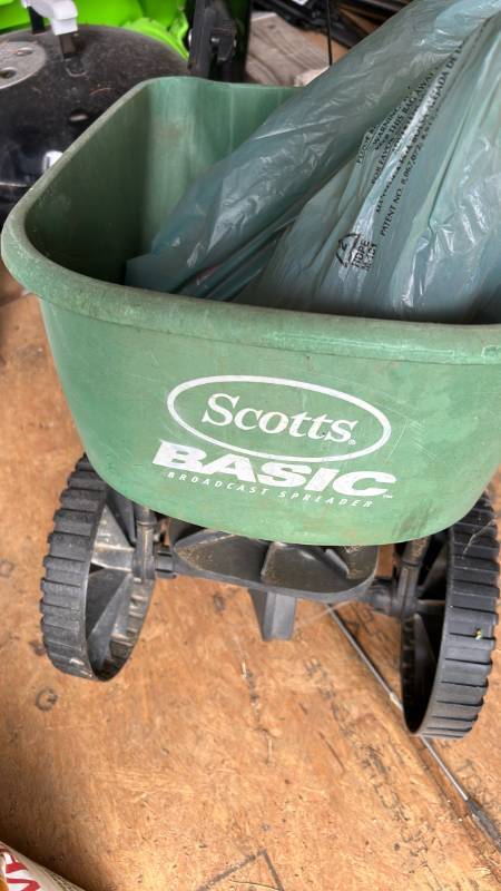 lot 40491 image: Scotts Basic Broadcast Spreader
