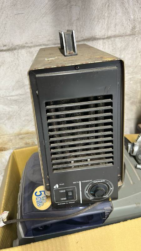 lot 40499 image: Arvin Portable Electric Space Heater 1500W