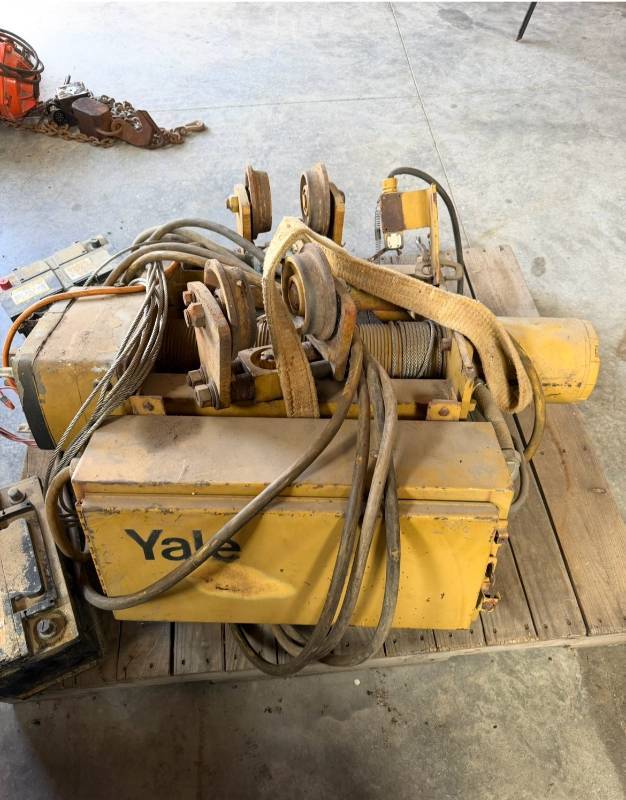 lot 2 image: Yale Electric 2 ton,Chain Hoist with Trolley and Wire 3 phase Rope