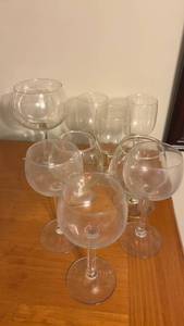 lot 6961 image: Glassware Lot 9 Pieces Wine Goblets Balloon Glasses