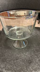 lot 6967 image: Glass Footed Dessert Bowl Pedestal Base