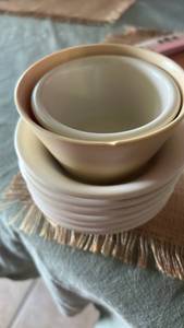 lot 7000 image: Ceramic Nesting Bowls Set 6 Piece Cream with Gold Trim