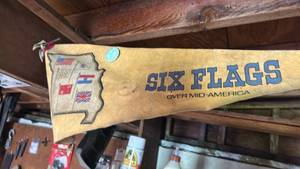 lot 7032 image: Six Flags Over Mid-America Pennant Flag