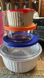 lot 7077 image: Food Storage Containers 4-Piece Set with Lids Red Orange Blue