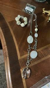 lot 60094 image: Fashion Jewelry Set Beaded Bracelet and Pendant Necklace