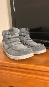 lot 60122 image: Dude Gray and White High-Top Boots Size Unspecified