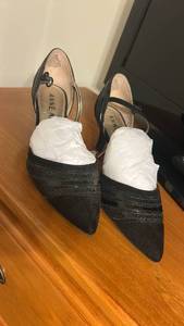 lot 60123 image: Anne Womens Black Pointed Toe Heeled Pumps Pair