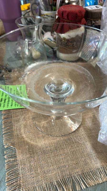 lot 7086 image: Princess House Clear Glass Pedestal Bowl Dish
