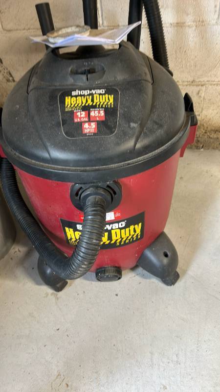 lot 40507 image: Shop-Vac Heavy Duty Series 12 Gallon WetDry Vacuum