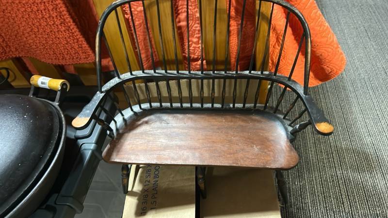 lot 60522 image: Windsor Style Miniature Bench with Spindle Back