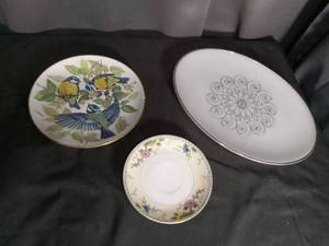 lot 7088 image: Decorative Porcelain Plates Lot 3 Pieces Bird Floral Design
