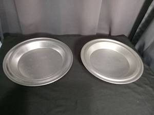 lot 7089 image: 2 Metal Pie Pans