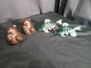 lot 7093 image: Figurine Lot 2 Bear and 2 Fish salt and pepper shakers Figures