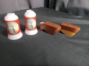 lot 7095 image: Statue of Liberty New York Salt and Pepper Shakers Pair with Wooden Boats