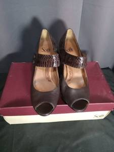 lot 7099 image: Sofft Spezia Coral Patent Platform Pumps Womens Size 9