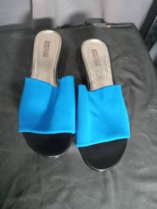 lot 7105 image: Kenneth Cole Reaction Slide Sandals Blue Black Womens