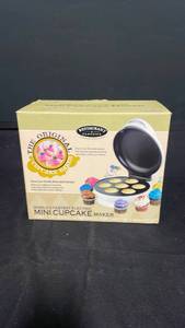 lot 7769 image: Restaurant Classics The Original Cupcake Baker Mini Electric Cupcake Maker