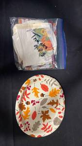 lot 7770 image: Fall Autumn Themed Party Tableware Set Paper Plates Napkins