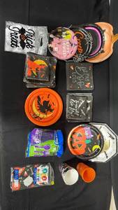 lot 7772 image: Halloween Party Supplies Lot Plates Napkins Cups Cutlery Decorations