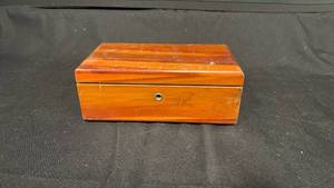 lot 7782 image: Lane Wooden Jewelry Box with Lid