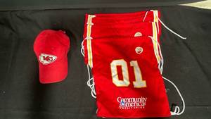 lot 7785 image: Kansas City Chiefs NFL Drawstring Bag and Cap Bundle