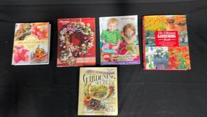 lot 7815 image: Holiday Crafts and Gardening Books - 6 Titles Bundle