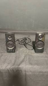 lot 7832 image: Pair of Computer Speakers with 3.5mm Audio Cable