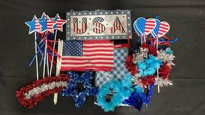 lot 7836 image: USA Patriotic Decorations Set Stars Hearts Flag Garland Wreath Signs