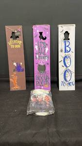 lot 7837 image: Halloween Vertical DIY Hanging D�cor Signs 3-Piece Lot with Rope