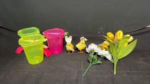 lot 7852 image: Toy Bucket and Shovel Set with Decorative Flowers and Chick Figurines