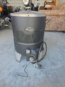lot 9 image: Char-Broil The Big Easy Outdoor Cooker Oil-less Turkey Fryer