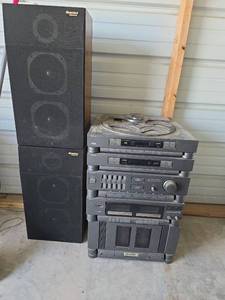lot 11 image: Sharp Audio System Component Stack with Thrusters Speakers- untested
