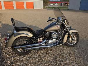 lot 4 image: 2002 Yamaha V-Star 1100 Custom - CASH OR CASHIERS CHECK FOR ENTIRE INVOICE IF YOU PURCHASE THIS ITEM