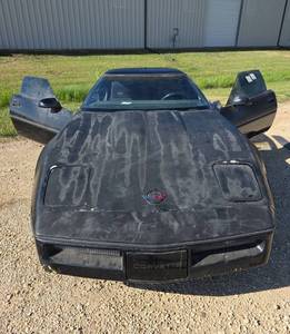 lot 10 image: 1984 Chevy Corvette C4 - CASH OR CASHIERS CHECK ONLY FOR ENTIRE INVOICE IF YOU PURCHASE THIS VEHICLE