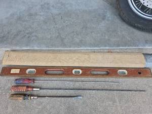 lot 19 image: Level and Screwdriver Tool Lot with Canvas Keeper