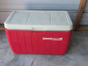 lot 43 image: Coleman PolyLite 48 Cooler