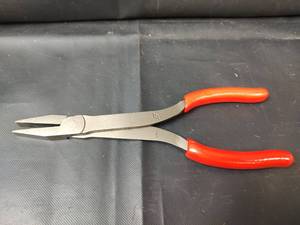 lot 221 image: New Snap-on Long Nose Pliers